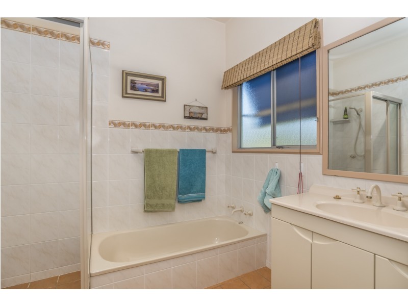 14 Rhodes Parade, Windermere Park NSW 2264