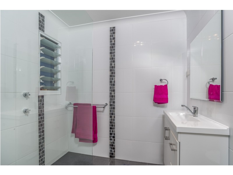 14 Rhodes Parade, Windermere Park NSW 2264