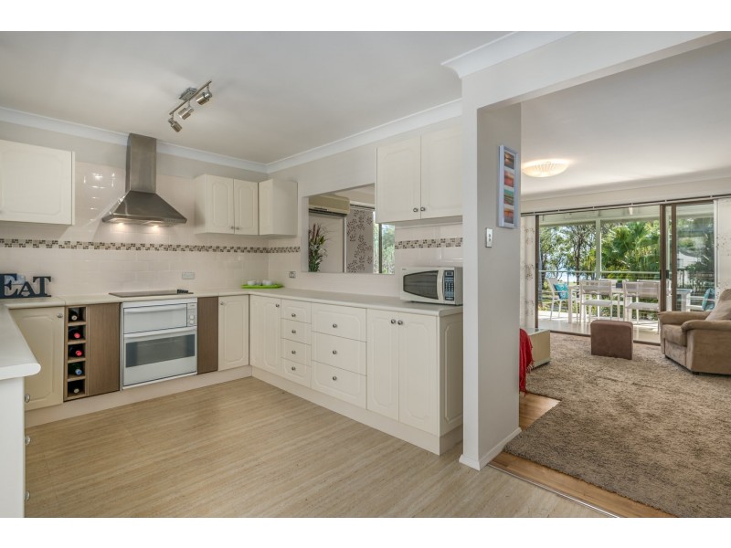 84 Grand Parade, Bonnells Bay NSW 2264