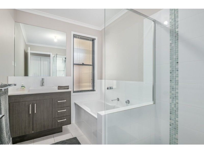 4 Splitters Row, Cooranbong NSW 2265