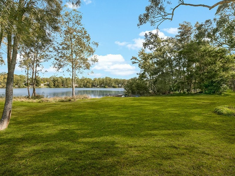 13 Rhodes Parade, Windermere Park NSW 2264