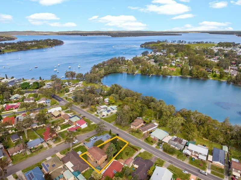 13 Rhodes Parade, Windermere Park NSW 2264