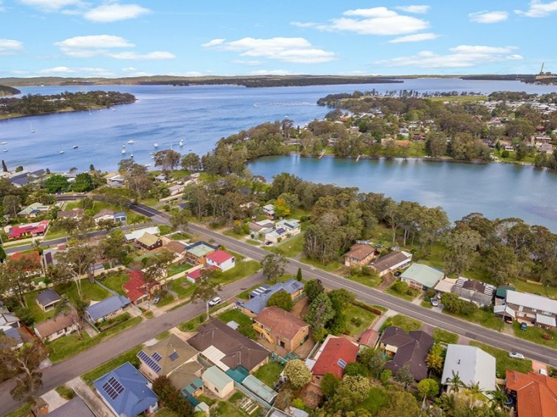 13 Rhodes Parade, Windermere Park NSW 2264