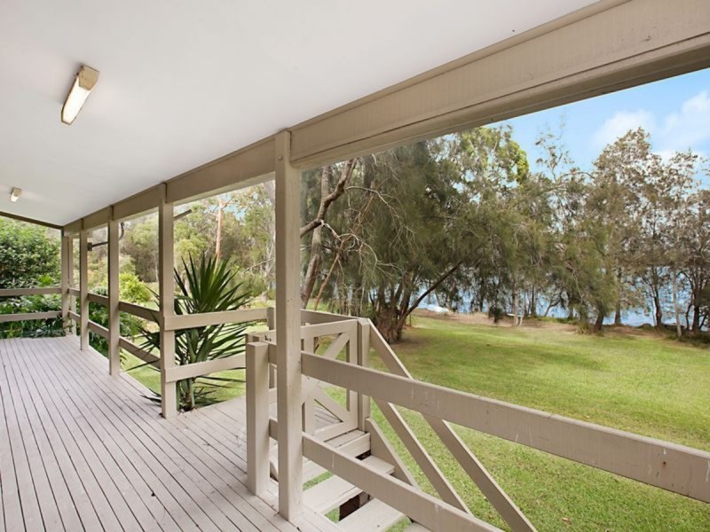1 Eliot Street, Mannering Park NSW 2259