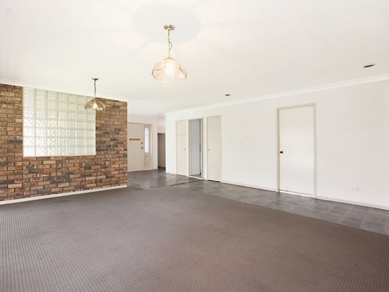 1 Eliot Street, Mannering Park NSW 2259