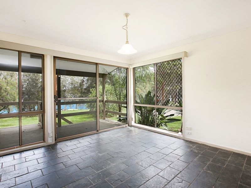 1 Eliot Street, Mannering Park NSW 2259