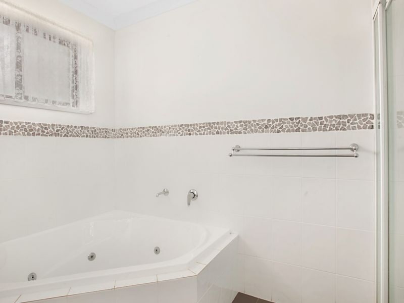 1 Eliot Street, Mannering Park NSW 2259