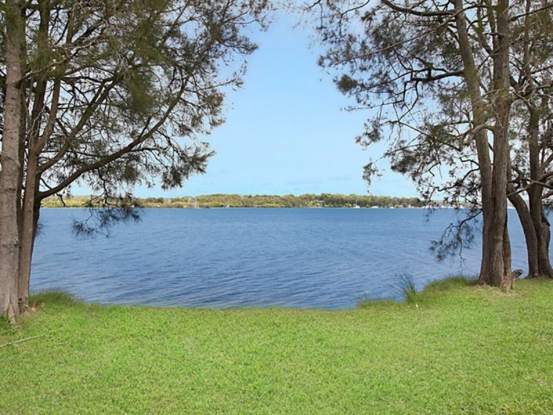 1 Eliot Street, Mannering Park NSW 2259