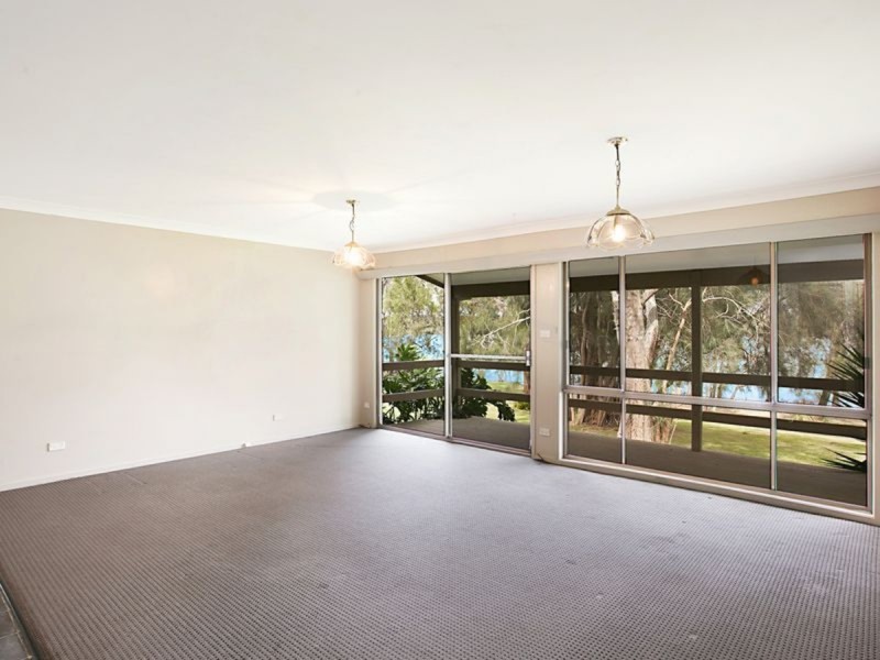 1 Eliot Street, Mannering Park NSW 2259