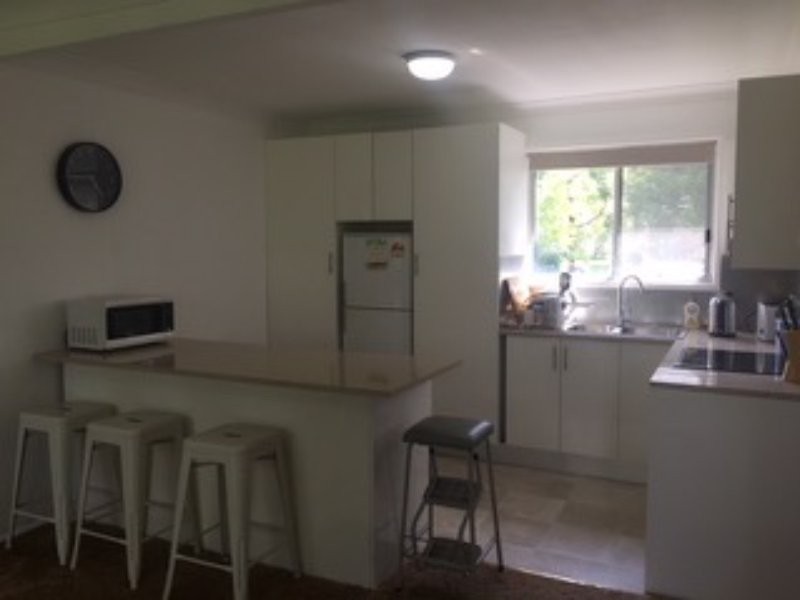 4 Rhodes Parade, Windermere Park NSW 2264