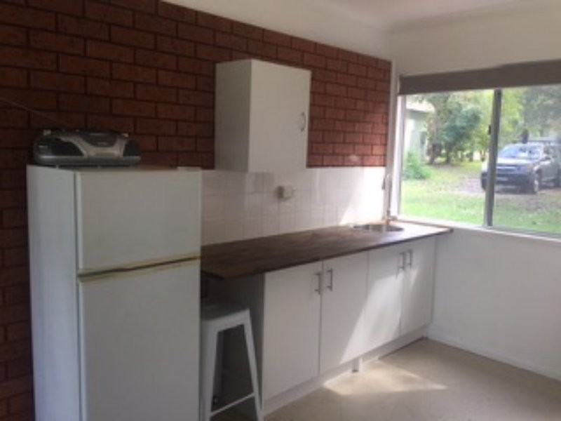 4 Rhodes Parade, Windermere Park NSW 2264