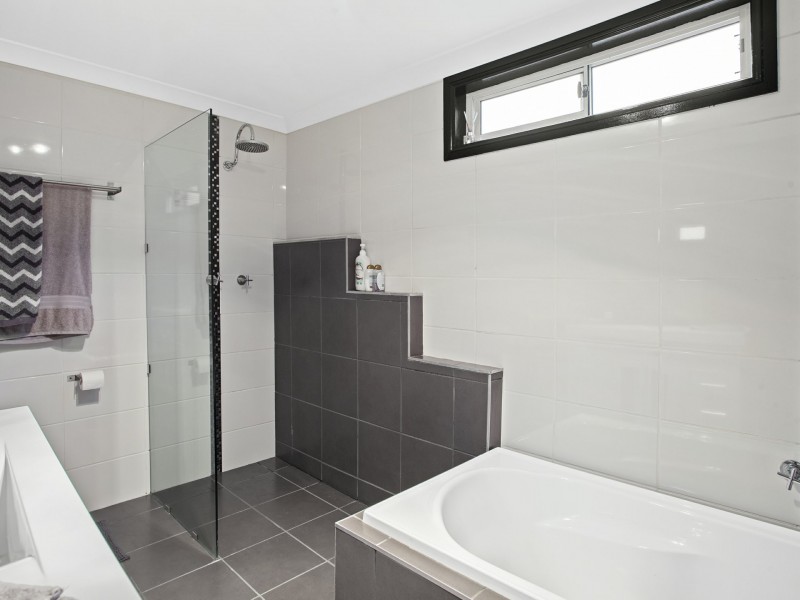 8 Watt Street, Windermere Park NSW 2264