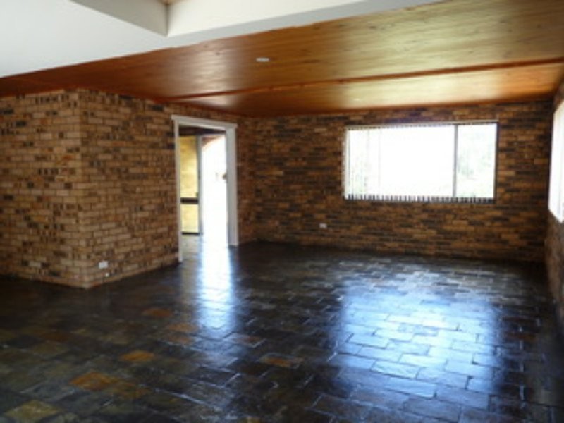 13 Rhodes Pde, Windermere Park NSW 2264