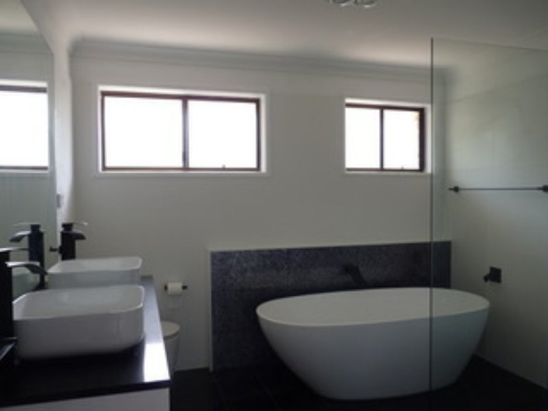 13 Rhodes Pde, Windermere Park NSW 2264