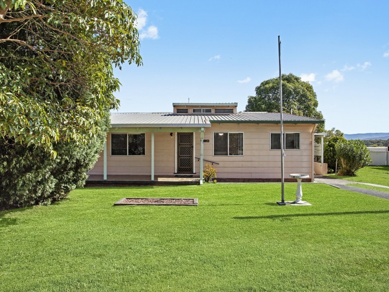 26 Coorumbung Street, Morisset NSW 2264