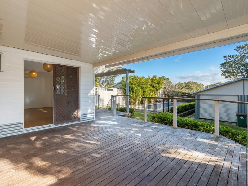 74 Campbell Parade, Mannering Park NSW 2259