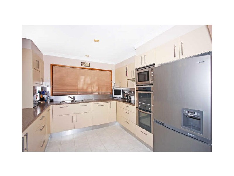 6 Waterside Avenue, Sunshine NSW 2264