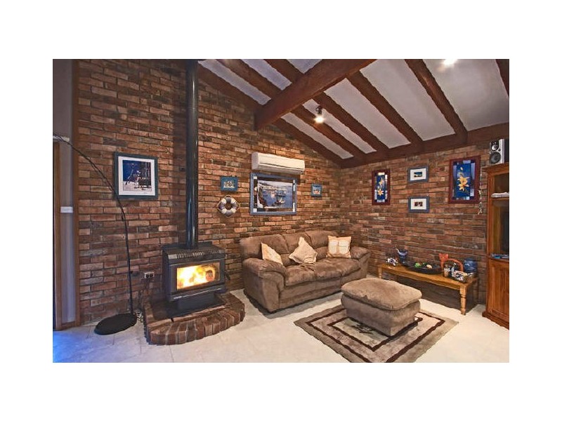 6 Waterside Avenue, Sunshine NSW 2264