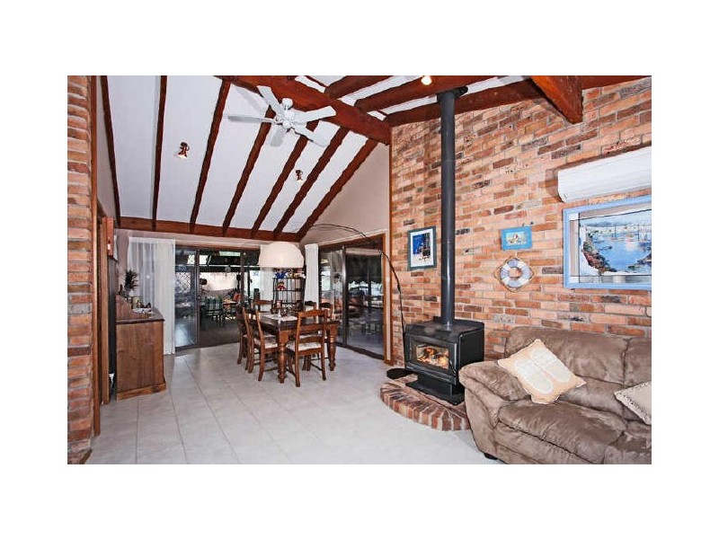 6 Waterside Avenue, Sunshine NSW 2264