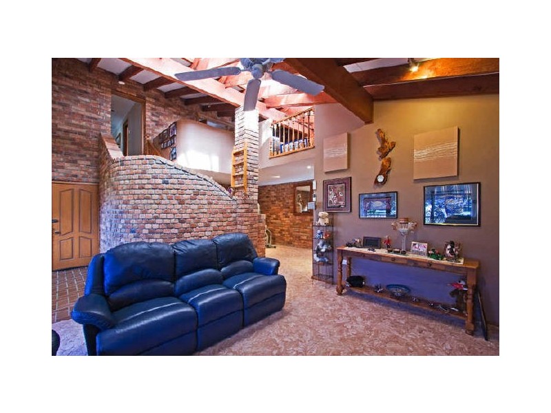 6 Waterside Avenue, Sunshine NSW 2264