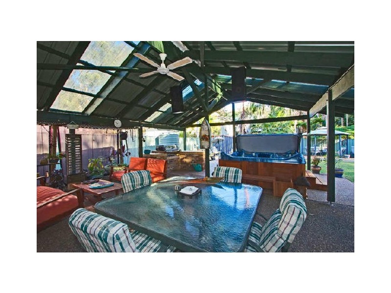 6 Waterside Avenue, Sunshine NSW 2264