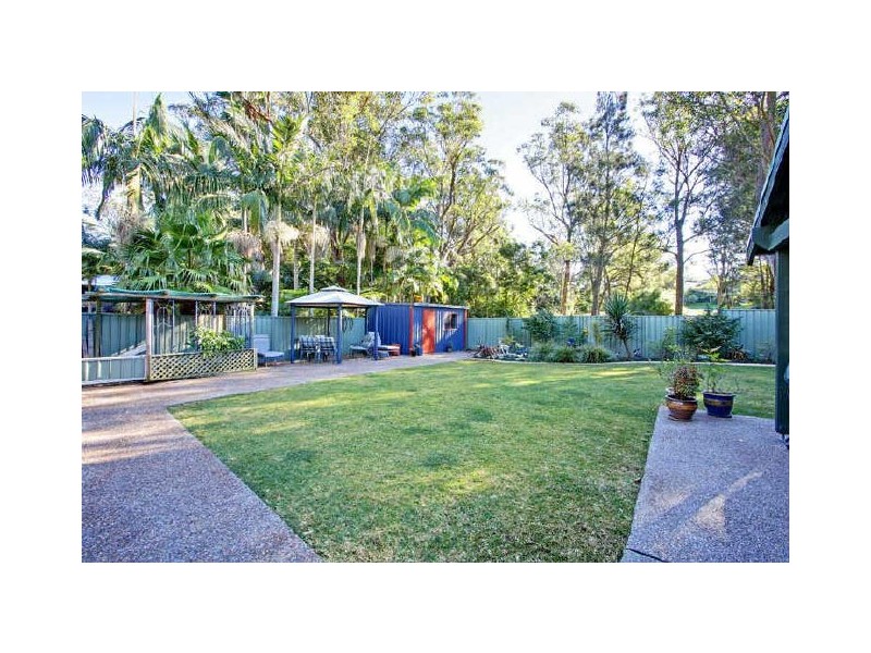 6 Waterside Avenue, Sunshine NSW 2264