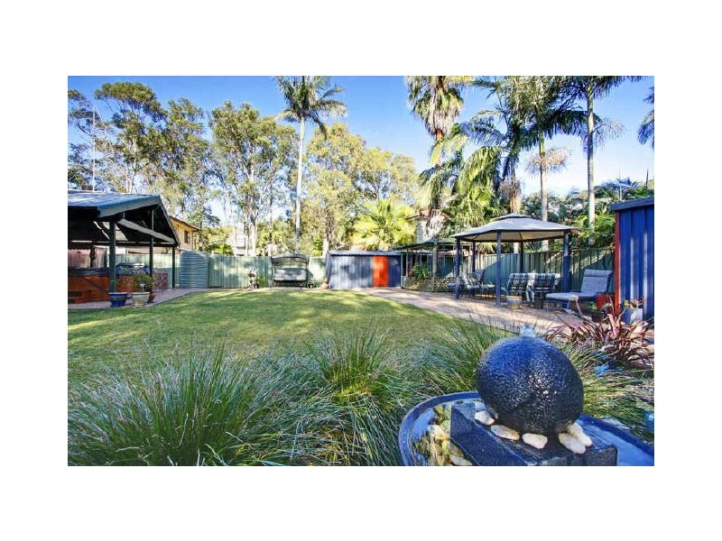 6 Waterside Avenue, Sunshine NSW 2264