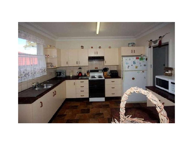 4 Hervey Street, Windermere Park NSW 2264