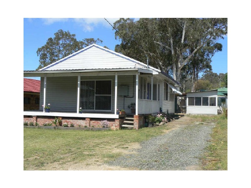 4 Hervey Street, Windermere Park NSW 2264