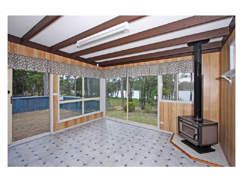 12 Rhodes Parade, Windermere Park NSW 2264