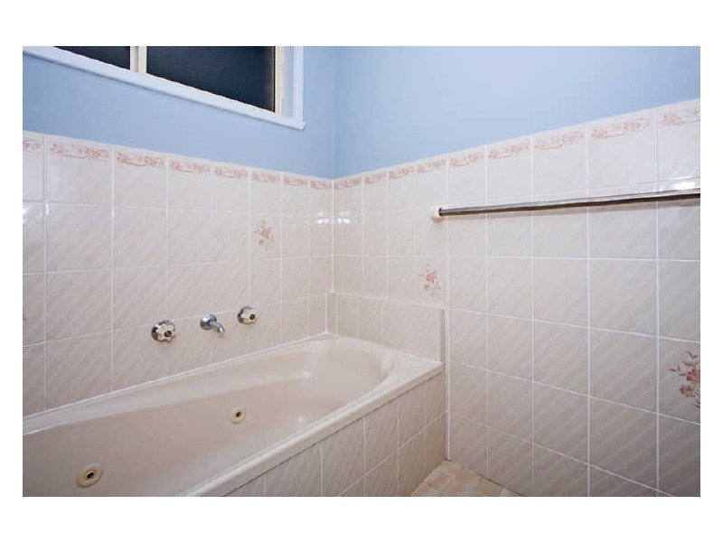 12 Rhodes Parade, Windermere Park NSW 2264