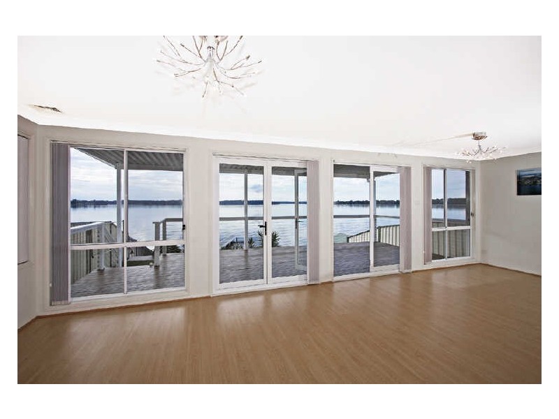 18A Scott Road, Mannering Park NSW 2259