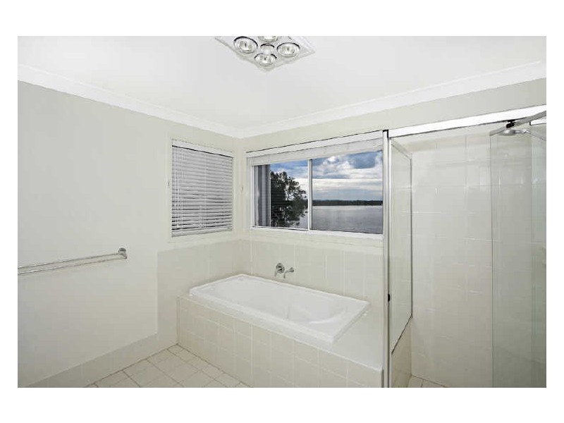 18A Scott Road, Mannering Park NSW 2259