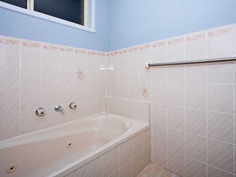 12 Rhodes Parade, Windermere Park NSW 2264