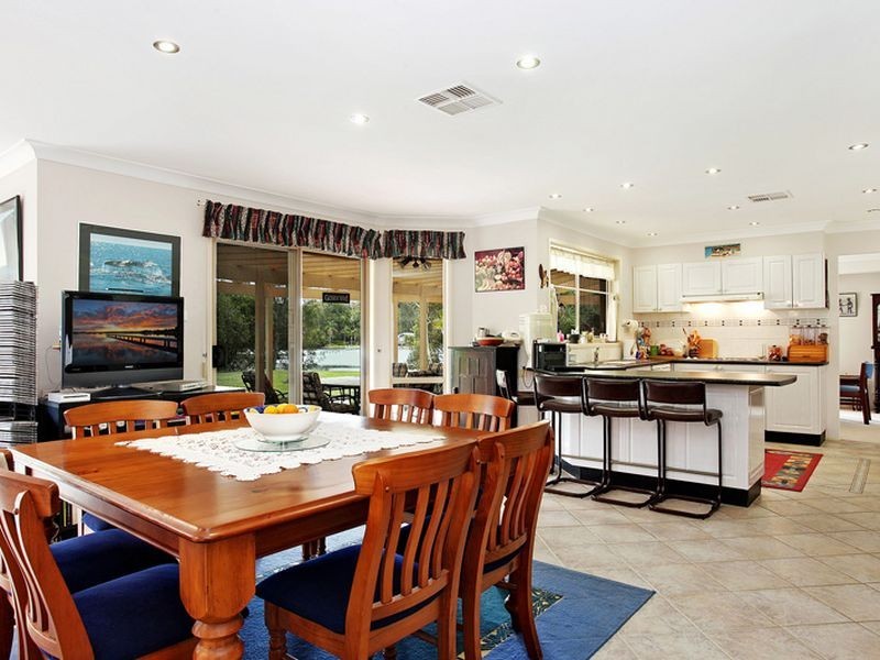 4 Lakeview Road, Morisset Park NSW 2264