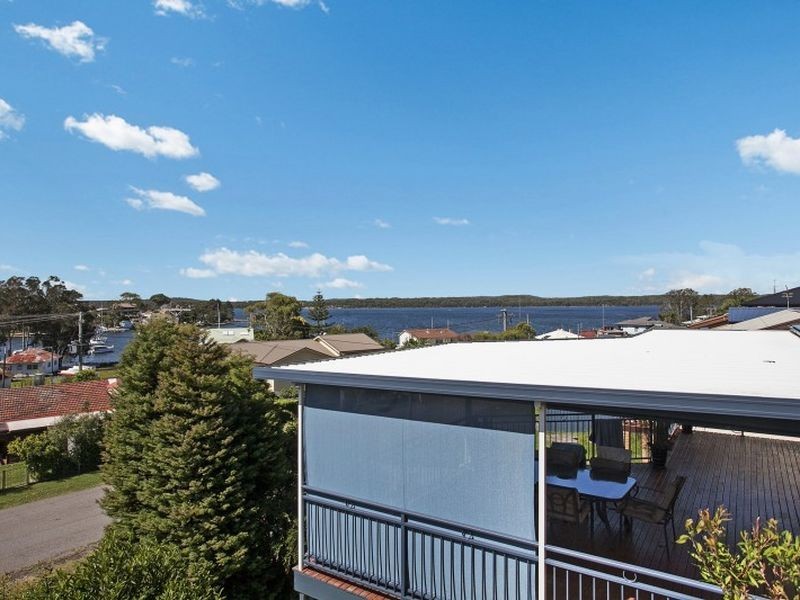 12 Maitland Avenue, Sunshine NSW 2264