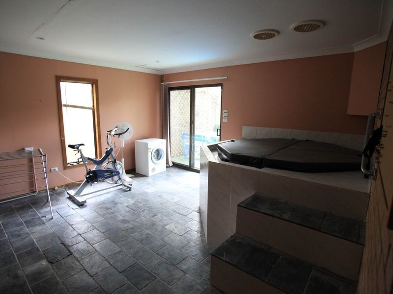 1 Hillcrest Road, Mirrabooka NSW 2264