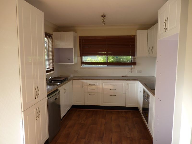 2 Wingfield Street, Windermere Park NSW 2264