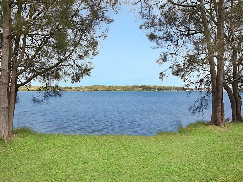 1 Eliot Street, Mannering Park NSW 2259