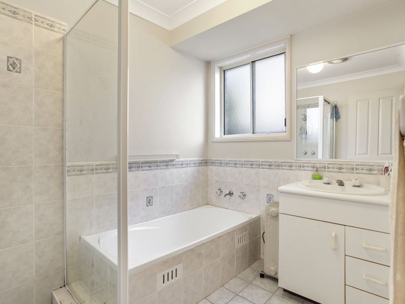 21 Rhodes Parade, Windermere Park NSW 2264