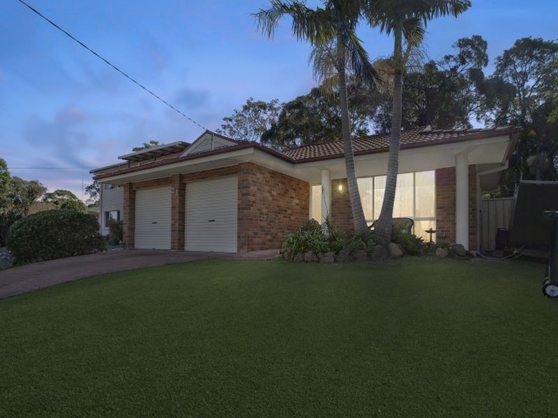 21 Rhodes Parade, Windermere Park NSW 2264