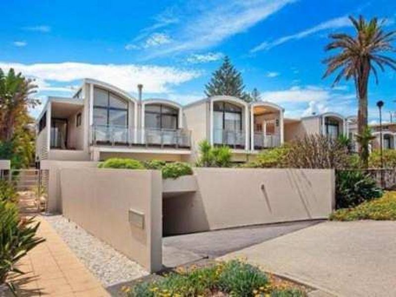 2/10 Surfview Road, Mona Vale NSW 2103