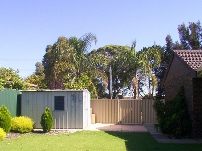 104 Pine Tree Gully, Willetton WA 6155