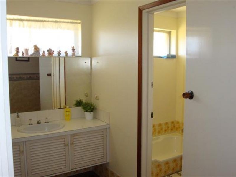 23 Tricourt Grove, Riverton WA 6148