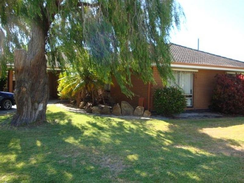 23 Tricourt Grove, Riverton WA 6148