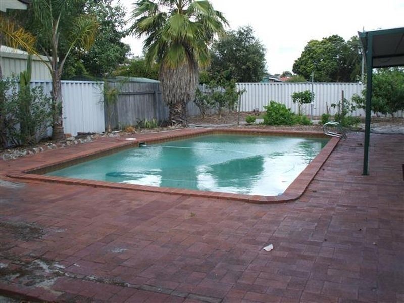 4 Hadlow Place, Thornlie WA 6108