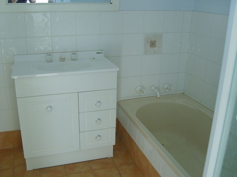 24 Wellington Street, Queens Park WA 6107