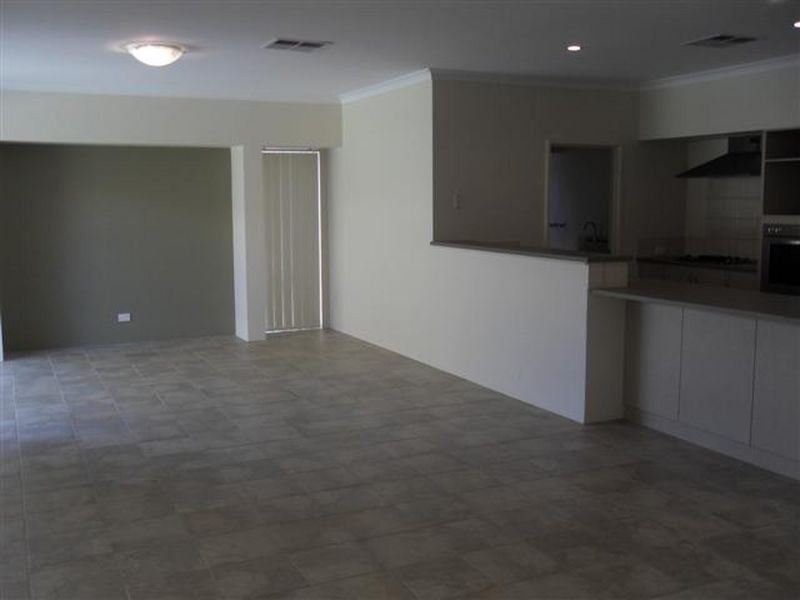 22 Claridge Circle, Thornlie WA 6108
