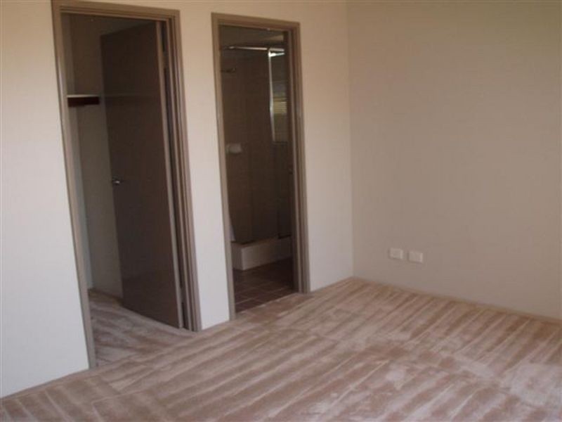 4/27 Wiltshire Ave, Thornlie WA 6108