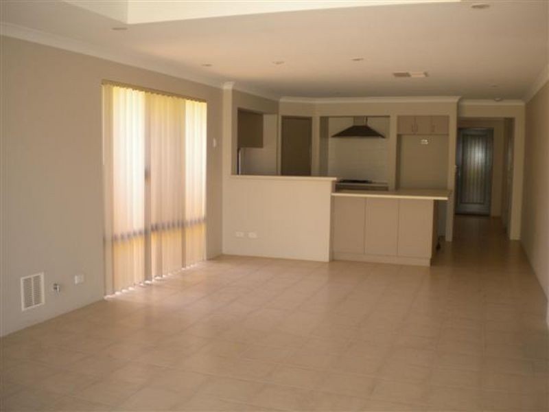 4/27 Wiltshire Ave, Thornlie WA 6108